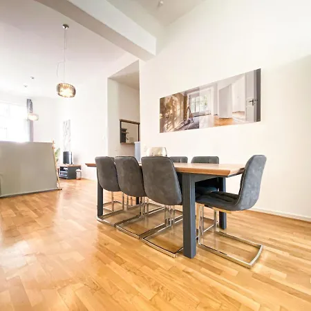 Apartment Grosse 3-raum Luxus-unterkunft Mit 2 Badern, Waschtrockner & Kostenfreier Tiefgarage In Innenstadtnahe *
