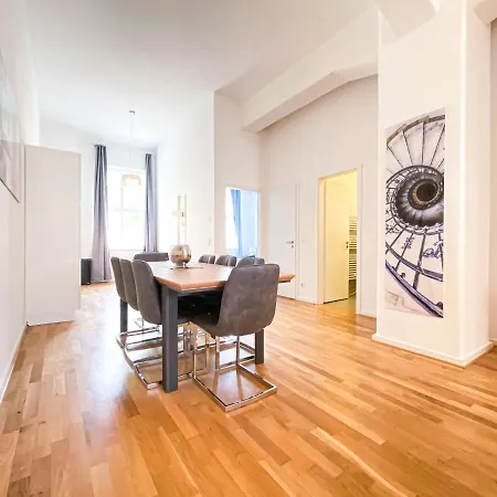 Grosse 3-raum Luxus-unterkunft Mit 2 Badern, Waschtrockner & Kostenfreier Tiefgarage In Innenstadtnahe Apartment