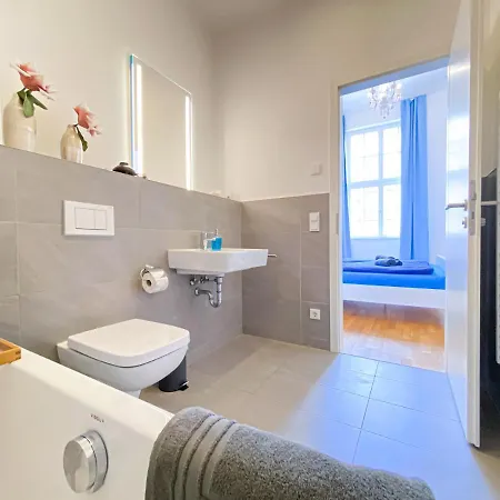 Apartment Grosse 3-raum Luxus-unterkunft Mit 2 Badern, Waschtrockner & Kostenfreier Tiefgarage In Innenstadtnahe