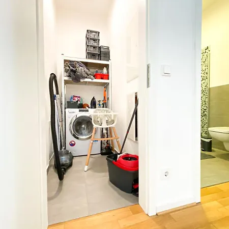 Grosse 3-raum Luxus-unterkunft Mit 2 Badern, Waschtrockner & Kostenfreier Tiefgarage In Innenstadtnahe Leipzig