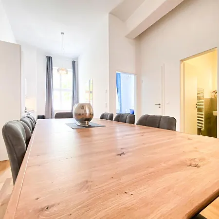 Grosse 3-raum Luxus-unterkunft Mit 2 Badern, Waschtrockner & Kostenfreier Tiefgarage In Innenstadtnahe Apartment *