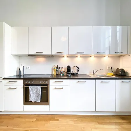 Grosse 3-raum Luxus-unterkunft Mit 2 Badern, Waschtrockner & Kostenfreier Tiefgarage In Innenstadtnahe Apartment *
