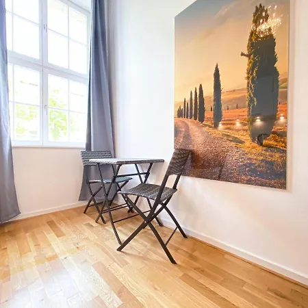 Apartment Grosse 3-raum Luxus-unterkunft Mit 2 Badern, Waschtrockner & Kostenfreier Tiefgarage In Innenstadtnahe
