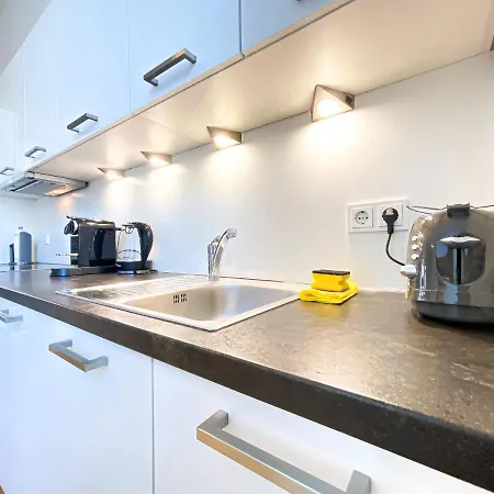 Grosse 3-raum Luxus-unterkunft Mit 2 Badern, Waschtrockner & Kostenfreier Tiefgarage In Innenstadtnahe Apartment Leipzig