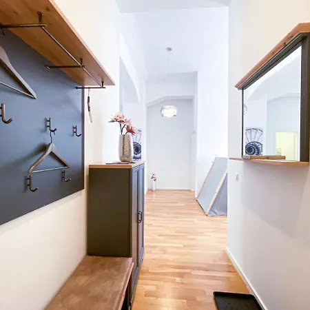 Apartment Grosse 3-raum Luxus-unterkunft Mit 2 Badern, Waschtrockner & Kostenfreier Tiefgarage In Innenstadtnahe *