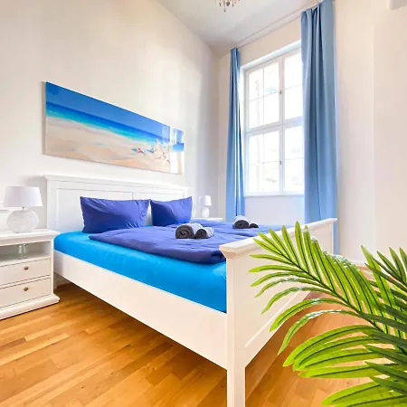 Apartment Grosse 3-raum Luxus-unterkunft Mit 2 Badern, Waschtrockner & Kostenfreier Tiefgarage In Innenstadtnahe